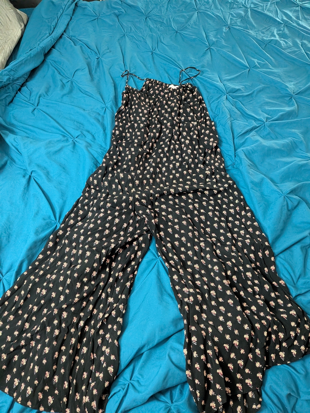 Bishop + Young Floral Wide Leg Jumpsuit Romper Black Size Large Ditsy Floral EUC